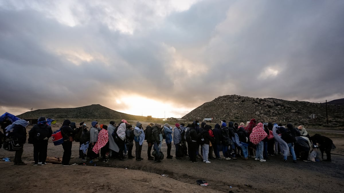 Campesinos bajo amenaza: una redada contra decenas de migrantes en California extiende el temor a la era Trump