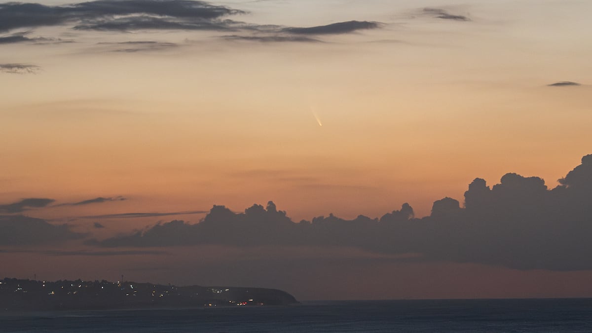 Cometa adorna los cielos de Puerto Rico durante atardecer del viernes