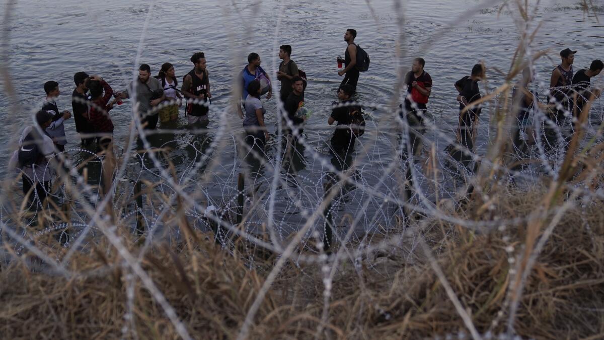 Refugios fronterizos alivian la presión migratoria; podrían ser objetivo de Trump