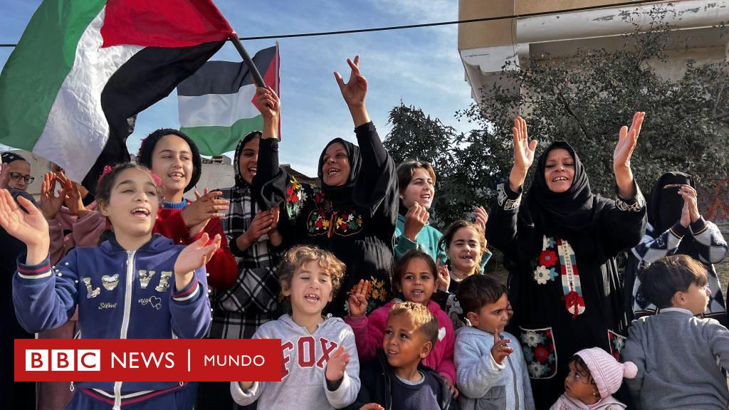 alto-el-fuego-en-gaza:-hamas-libera-a-3-rehenes-israelies-mientras-palestinos-desplazados-empiezan-a-regresar-a-casa-–-bbc-news-mundo