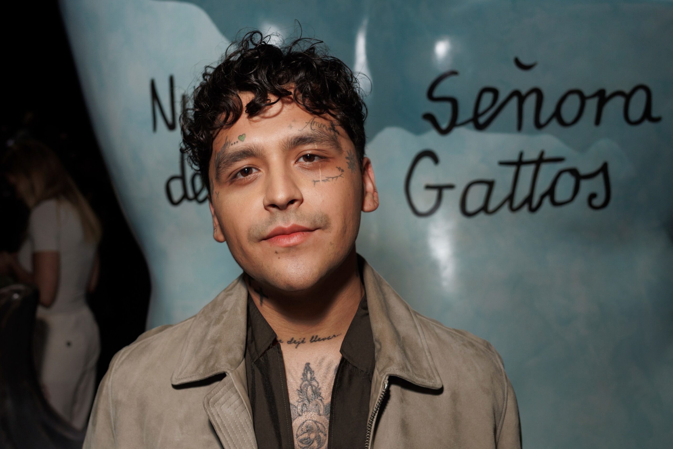 Christian Nodal sorprende en Instagram con un look relajado – La Opinión