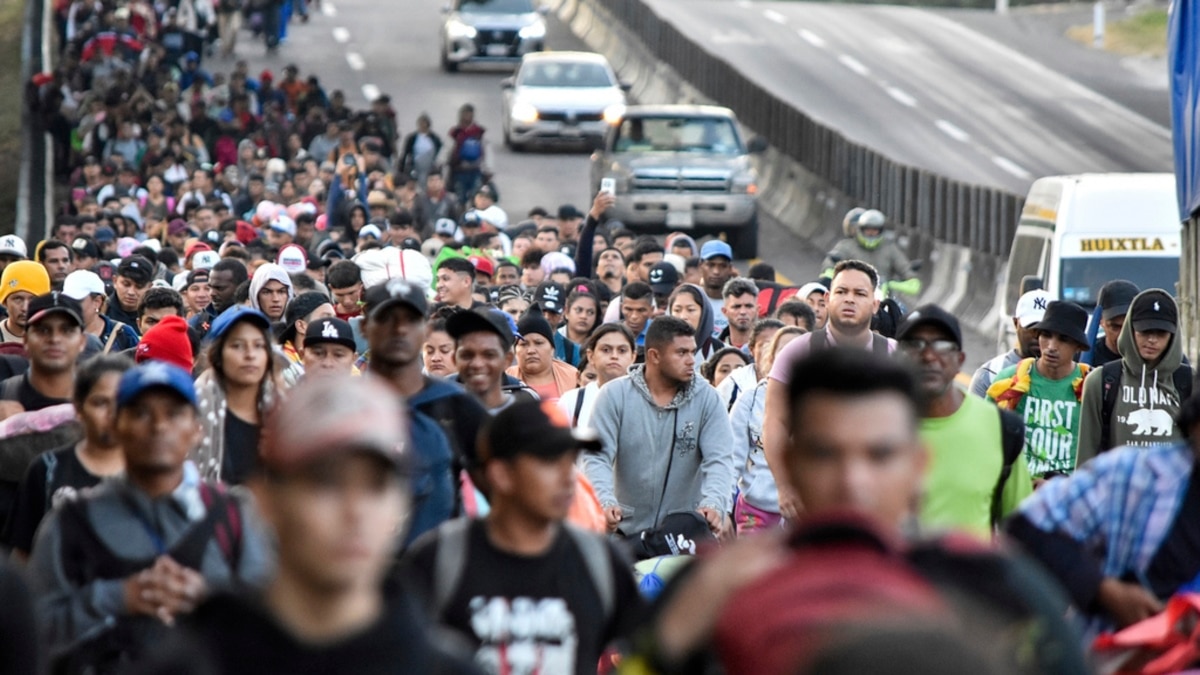 Trump declara emergencia nacional en la frontera sur de EEUU y restablece política “quedarse en México”