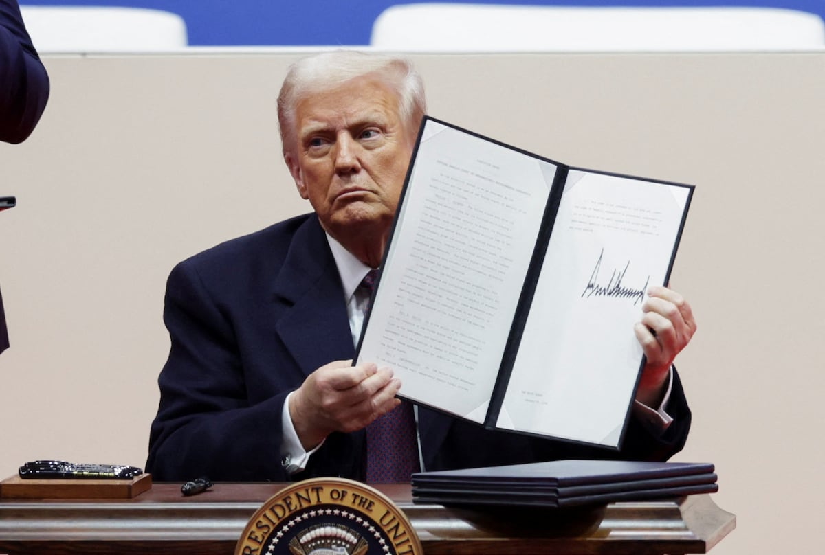 Trump barre la era Biden con una avalancha de decretos contra la inmigración, la agenda verde y la diversidad