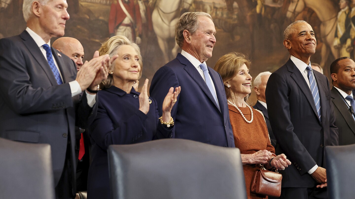 Bajo una apariencia de calma, la investidura de Trump ofrece advertencias para la democracia de EEUU