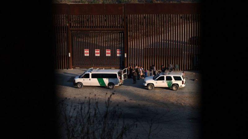 La ciudad fronteriza de Tijuana declara estado de emergencia ante la promesa de Trump de deportaciones masivas | CNN