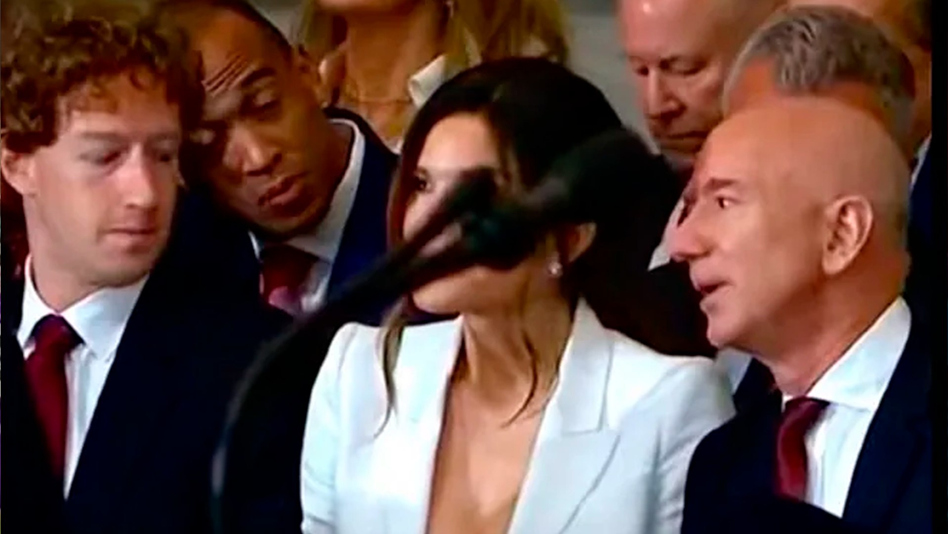 Meta vs Amazon? Mark Zuckerberg y su momento inapropiado con Lauren Sanchez, pareja de Jeff Bezos