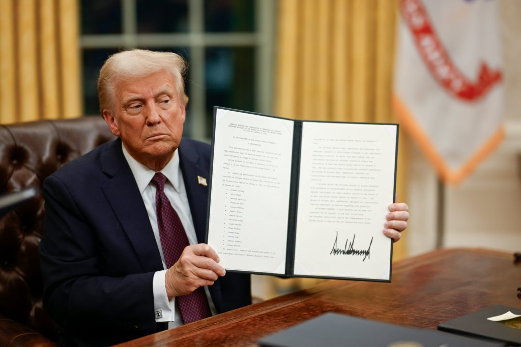 Trump elimina regulación de Inteligencia Artificial en EE. UU.