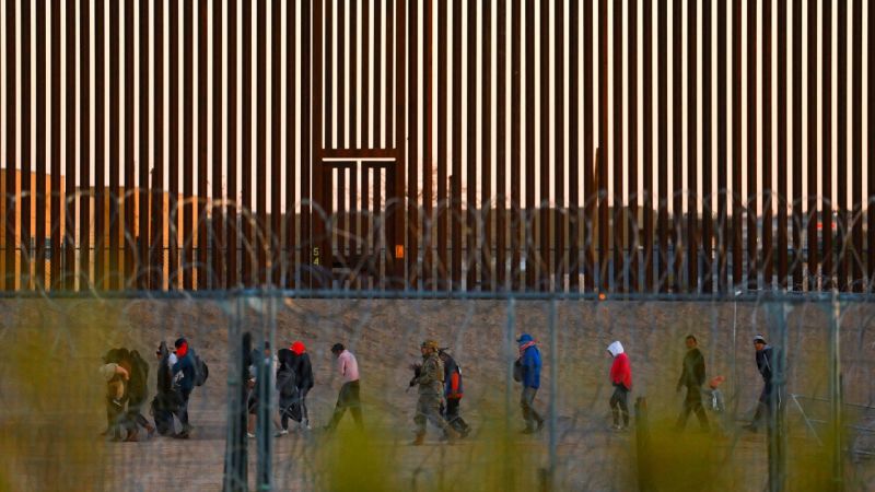 Trump cierra la frontera entre EE.UU. y México a los solicitantes de asilo, dejando a los migrantes en el limbo | CNN