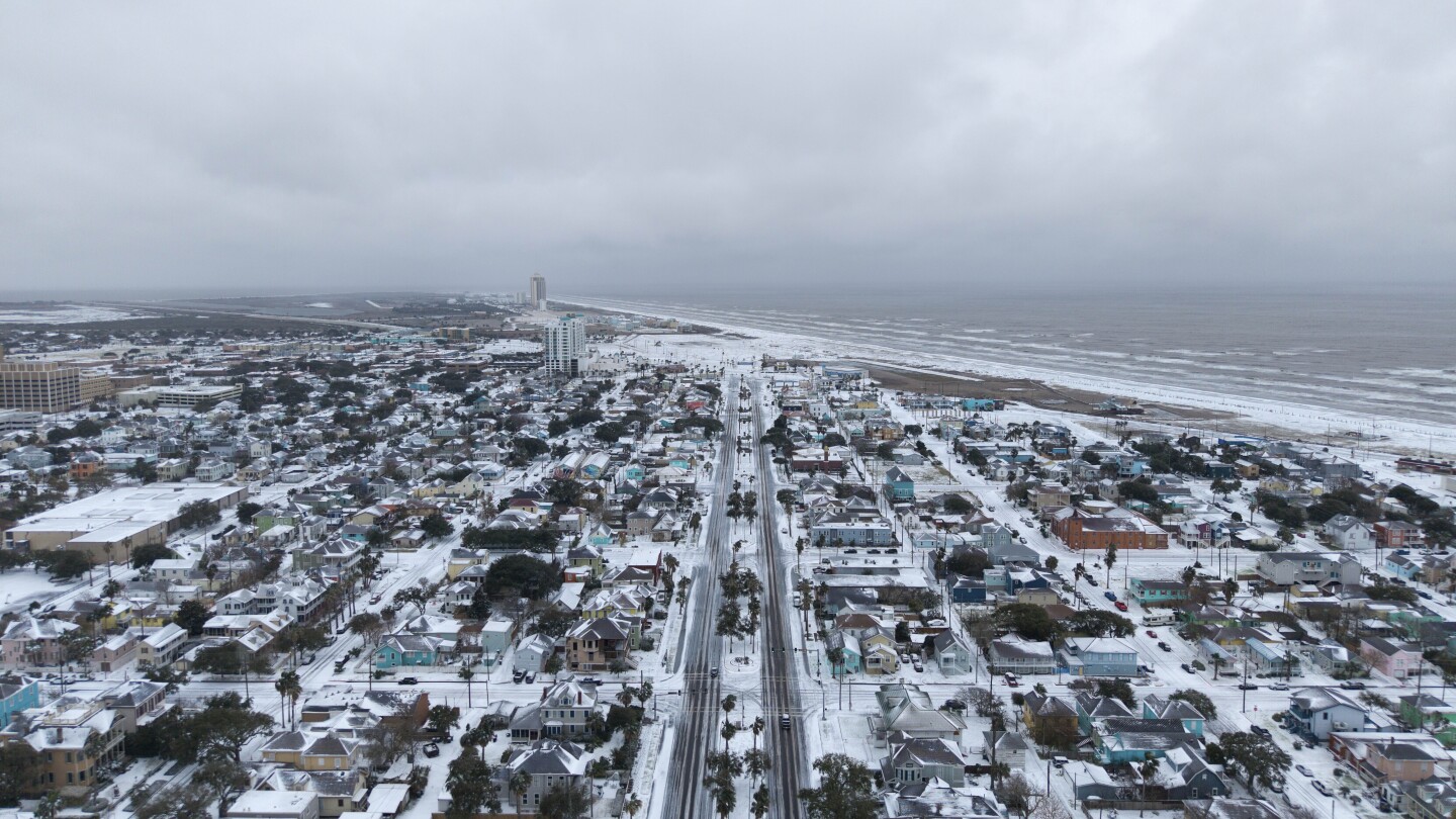 Tormenta invernal que batió récords de nieve en Nueva Orleans se extiende a Florida y las Carolinas