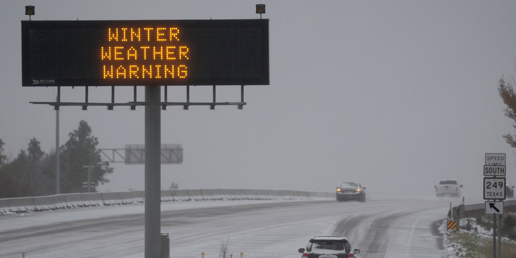 Qué hacer en una tormenta invernal como la que golpea Texas y otras recomendaciones para su seguridad