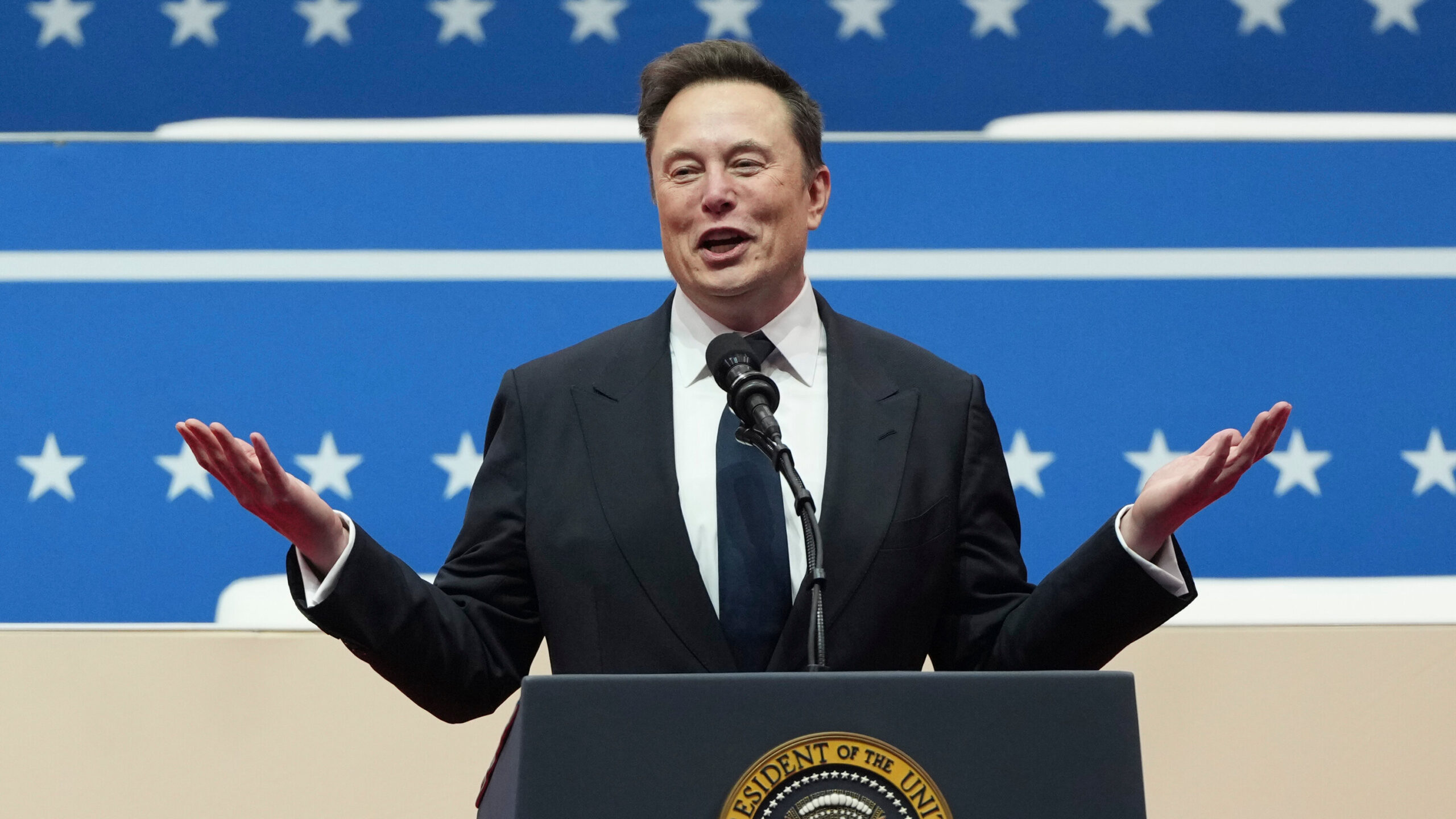 Musk pone en duda el anuncio de Trump de 100.000 millones de dólares en IA