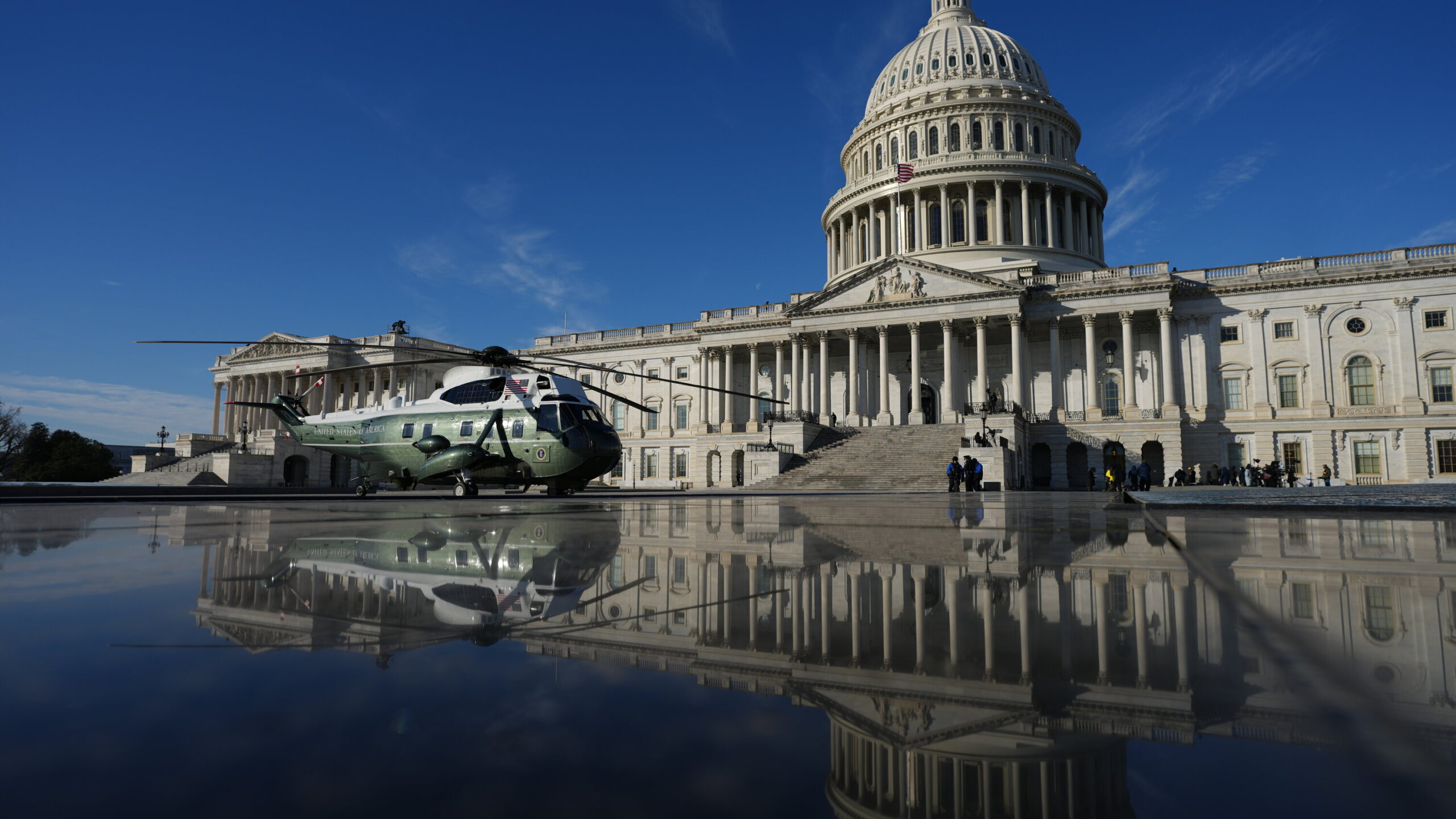 Las órdenes ejecutivas de Trump: revertir las políticas de Biden y atacar al ‘Estado profundo’