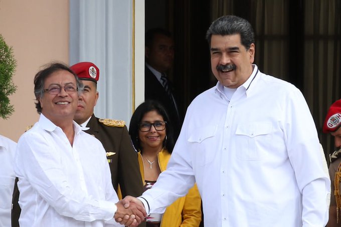 Petro confirma que ha hablado sobre violencia con Maduro, que es “quien ejerce la presidencia en Venezuela”