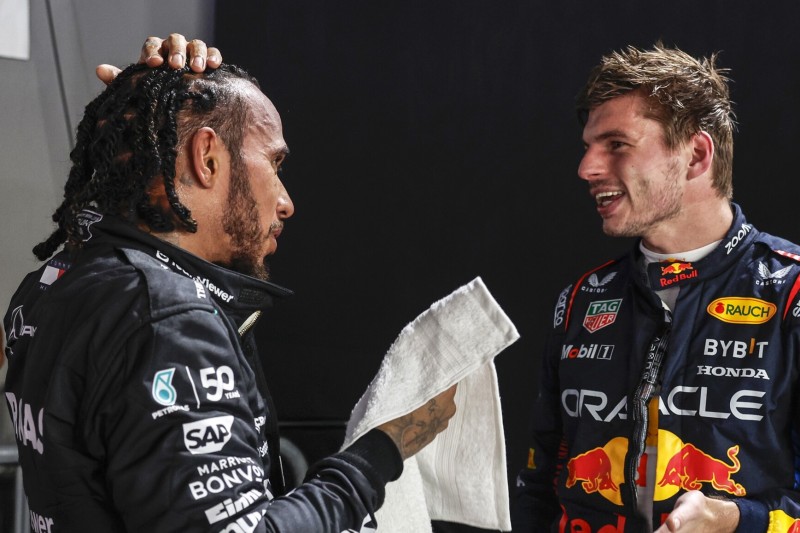 Verstappen es mejor que Hamilton "incluso con un coche mediocre"