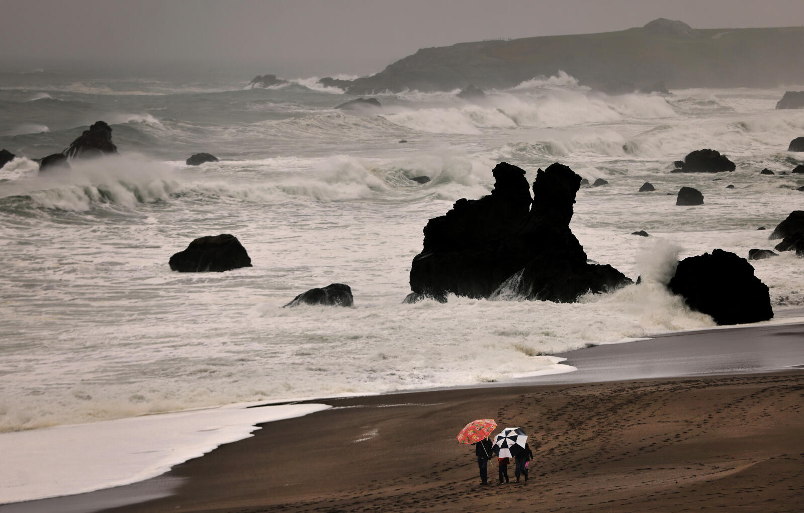 Esta semana festiva en el Norte de la Bahía: lluvia, fuertes vientos y oleaje peligroso