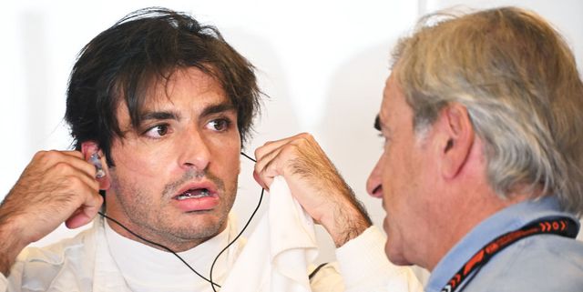 Carlos Sainz calma las aguas tras la salida de su hijo de Ferrari F1: “Ellos no se han portado mal…”