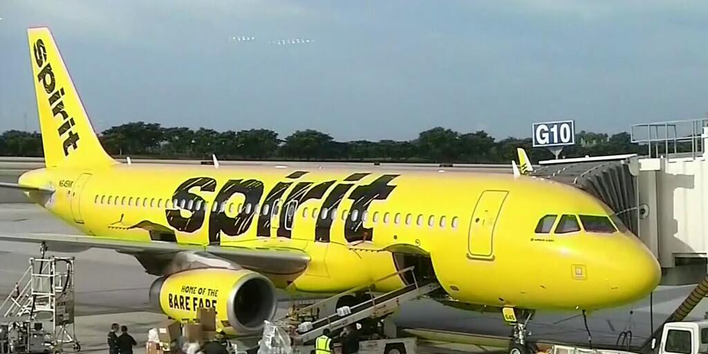 spirit-airlines-no-permitira-pasajeros-con-tatuajes-o-ropa-inapropiada