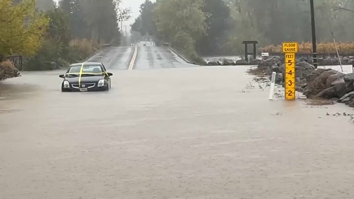 autos-sumergidos,-inundaciones-y-apagones-deja-rio-atmosferico-en-santa-rosa