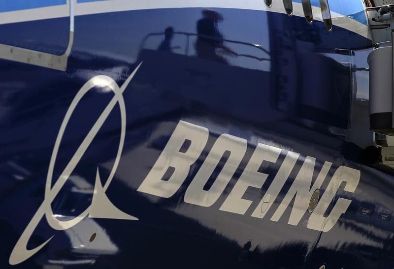 analisis-dafo-de-boeing:-las-acciones-del-gigante-aeroespacial-navegan-entre-turbulencias-por-investing.com