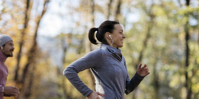 Las mujeres que salen a correr en invierno por la ciudad están agotando estas zapatillas Adidas de 39€ rebajadas hoy en El Corte Inglés