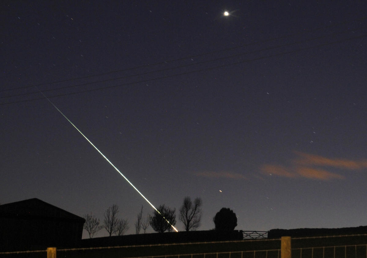 Una cámara de un timbre capta la caída de un meteorito ¿con qué frecuencia pasa? ¿podría golpearte?