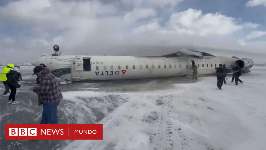 La llamativa imagen de un avión que volcó al aterrizar en el aeropuerto de Toronto y dejó al menos 15 heridos – BBC News Mundo