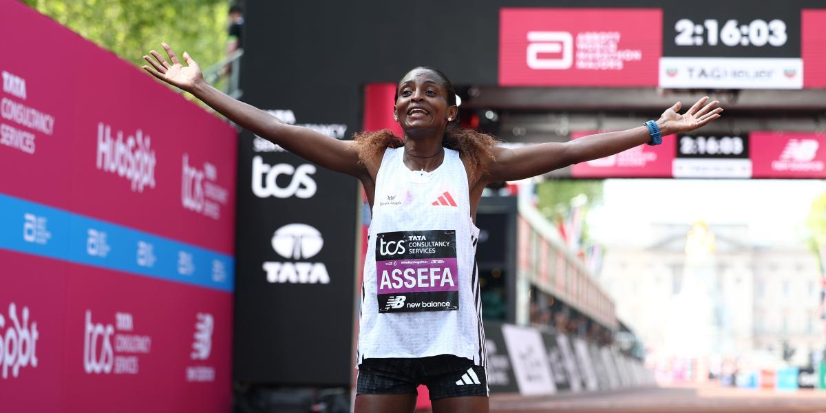 Tigst Assefa logra el único récord del mundo de la Maratón de Londres